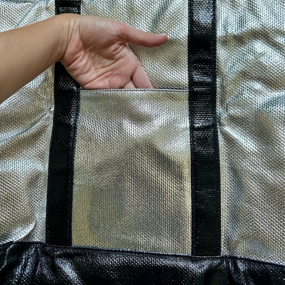Victoria’s Secret Overnight Bag - Picture 4 of 7
